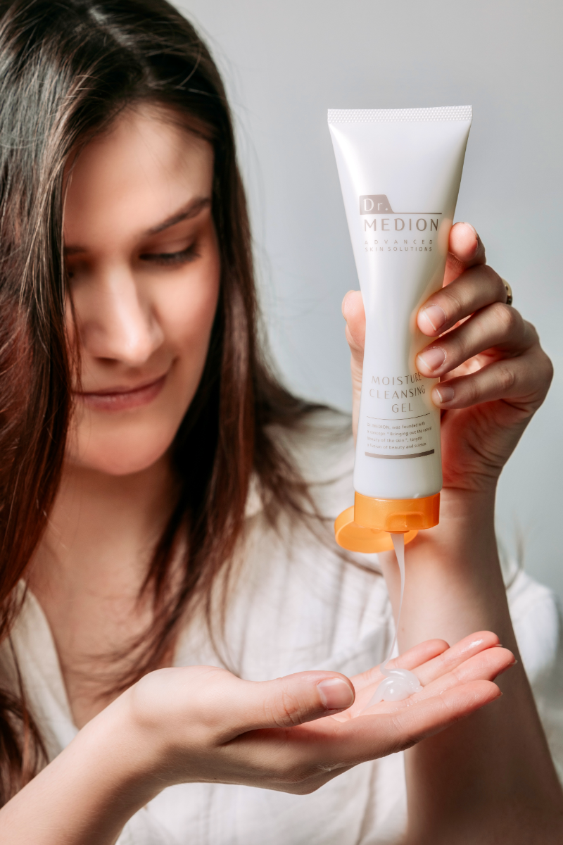 Hydrating facial cleansing gel by Dr. Medion – wooman pouring on a hand.