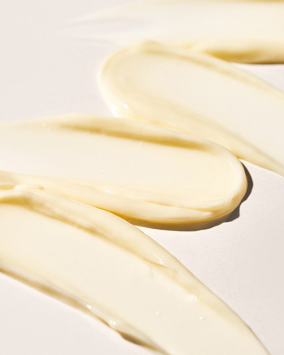 Rich texture of IMAGE AGELESS+ retinol treatment crème – retinoid and bakuchiol blend