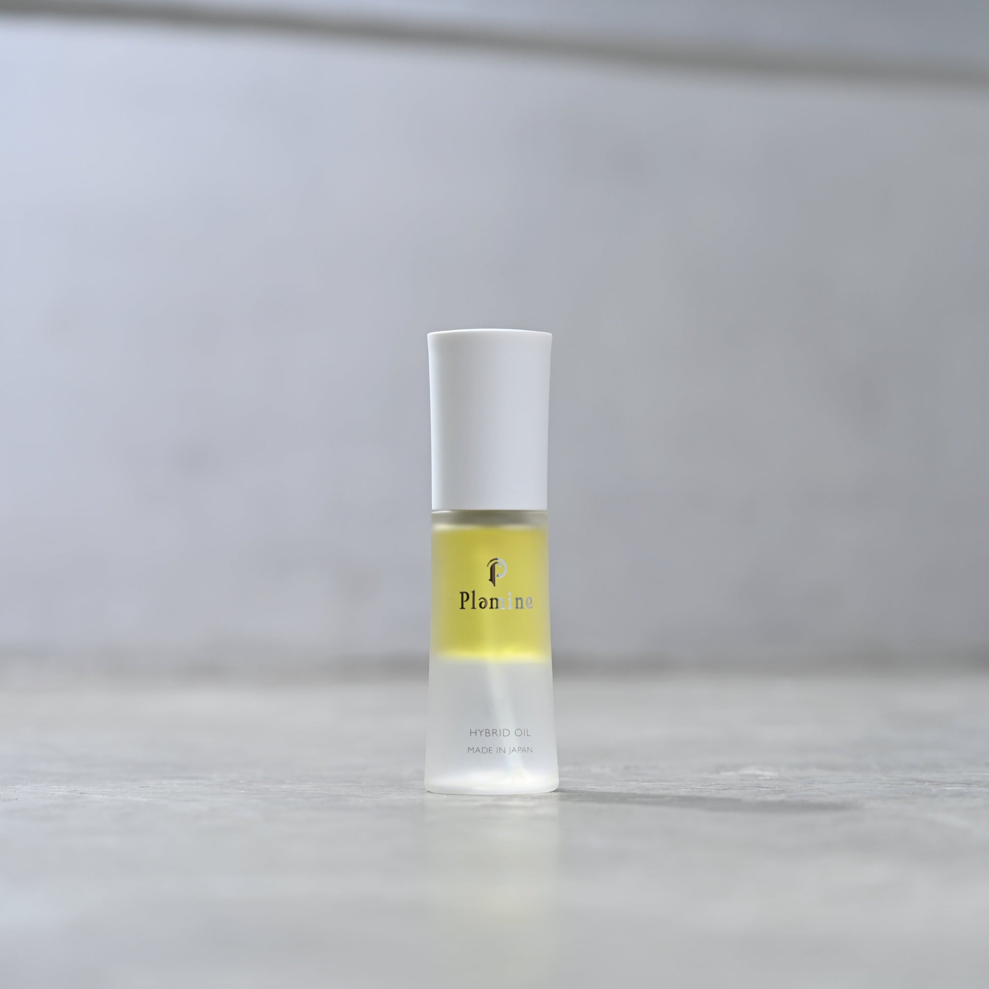 Plamine Hybrid Oil 30 ml bottle with dropper applicator